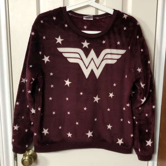 Tops - Wonder Woman sweatshirt